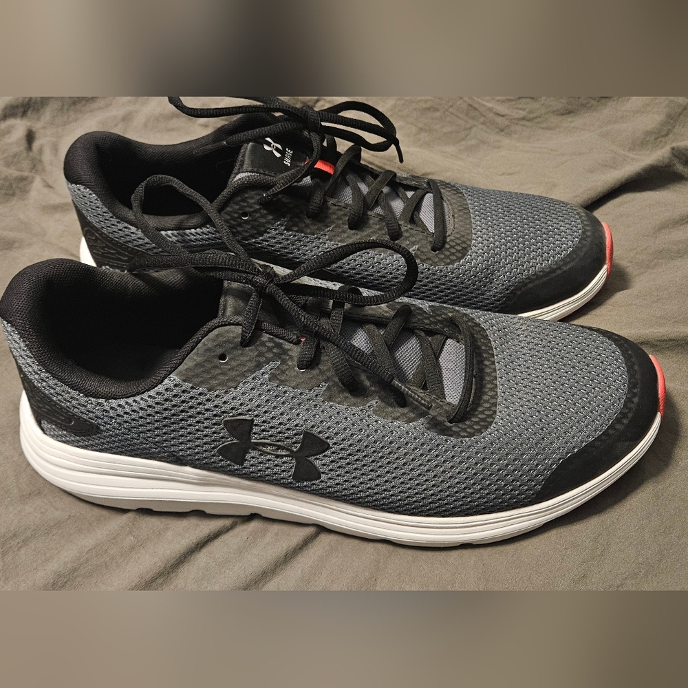 Under Armour Men's Black and Gray Athletic Shoes
